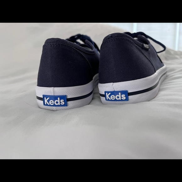 Keds size 9 seasonal kickstart sneaker. - Picture 3 of 5